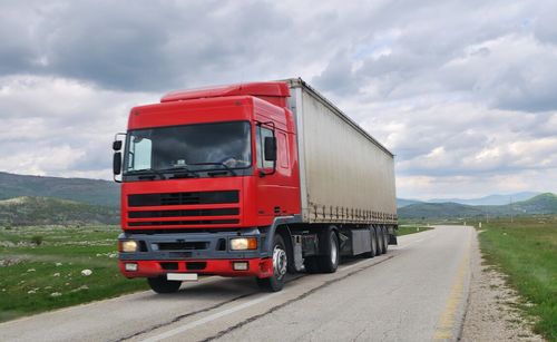 鐵飯碗更鐵了 五類事業(yè)單位人員可直接轉(zhuǎn)為公務(wù)員